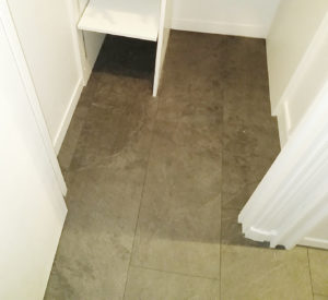 Pose revêtement de sol gris ardoise