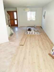 rénovation sol - pose de lame PVC au dessus d'un carrelage