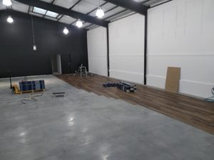 Showroom solmur St Herblain - pose lames PVC imitation bois